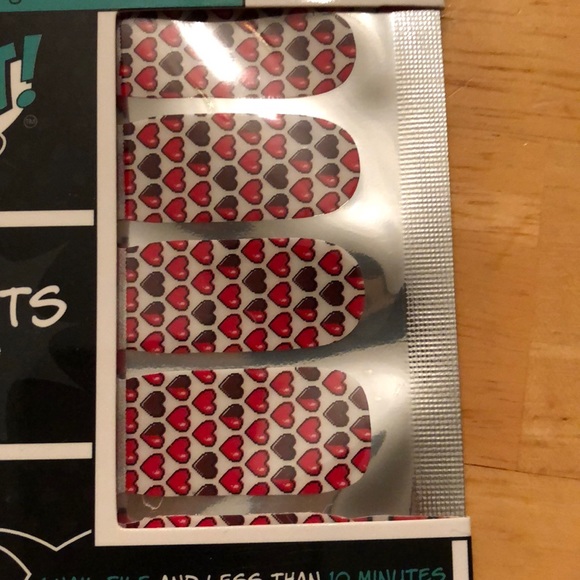 Espionage Cosmetics Nail Wrap 8-Bit Hearts - Picture 3 of 3